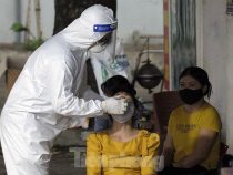 Hà Nội ‘khẩn thiết’ đề nghị người ho, sốt, khó thở đi xét nghiệm SARS-CoV-2