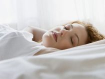 Phụ nữ khi ngủ, kiên trì giữ tư thế này sẽ giúp giảm cân, ngừa bệnh phụ khoa và cải thiện giấc ngủ